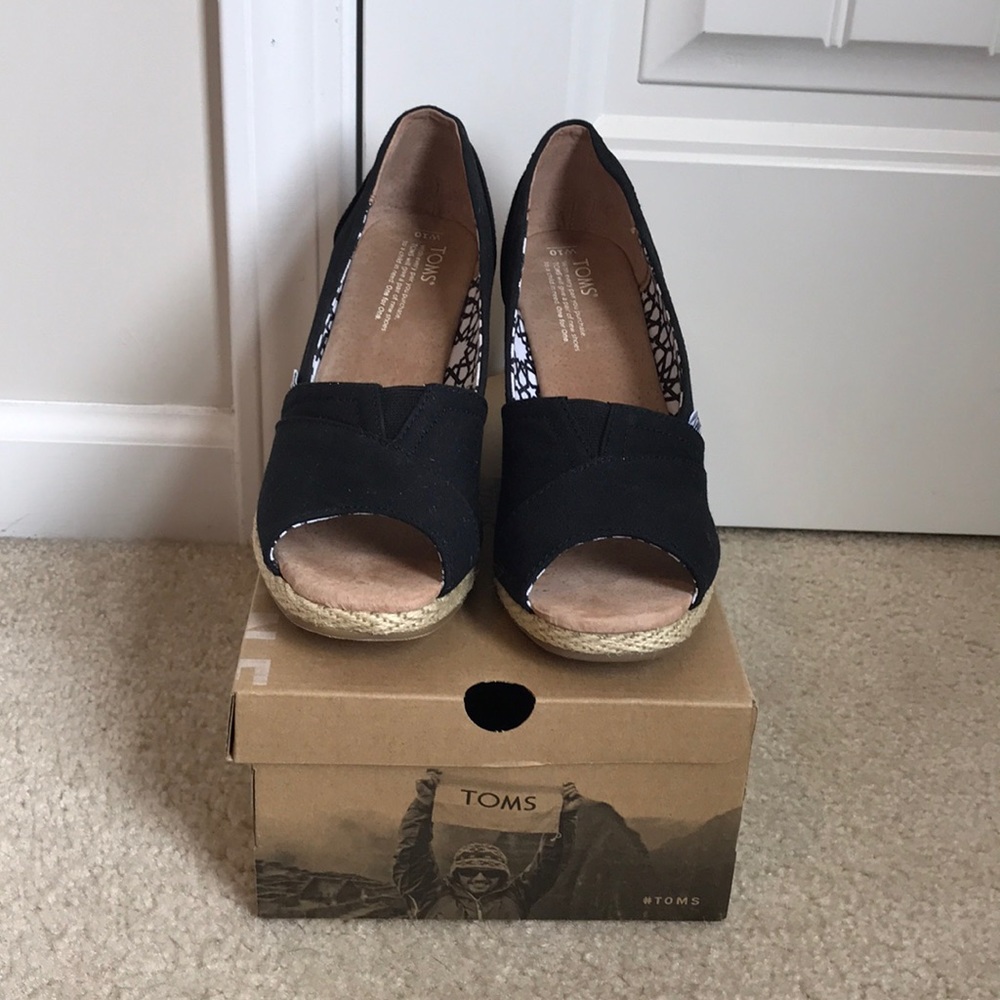 Tom’s Women’s Black Espadrille Wedges